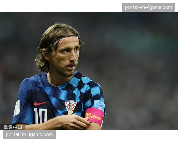 特写镜头：绝杀后被换下，38岁的莫德里奇在替补席掩面而泣