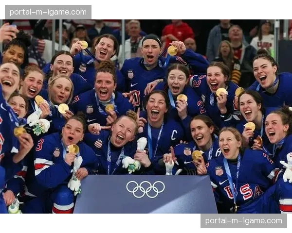 华盛顿神秘人队球星埃琳娜·戴勒·多恩出席白宫妇女体育倡议活动